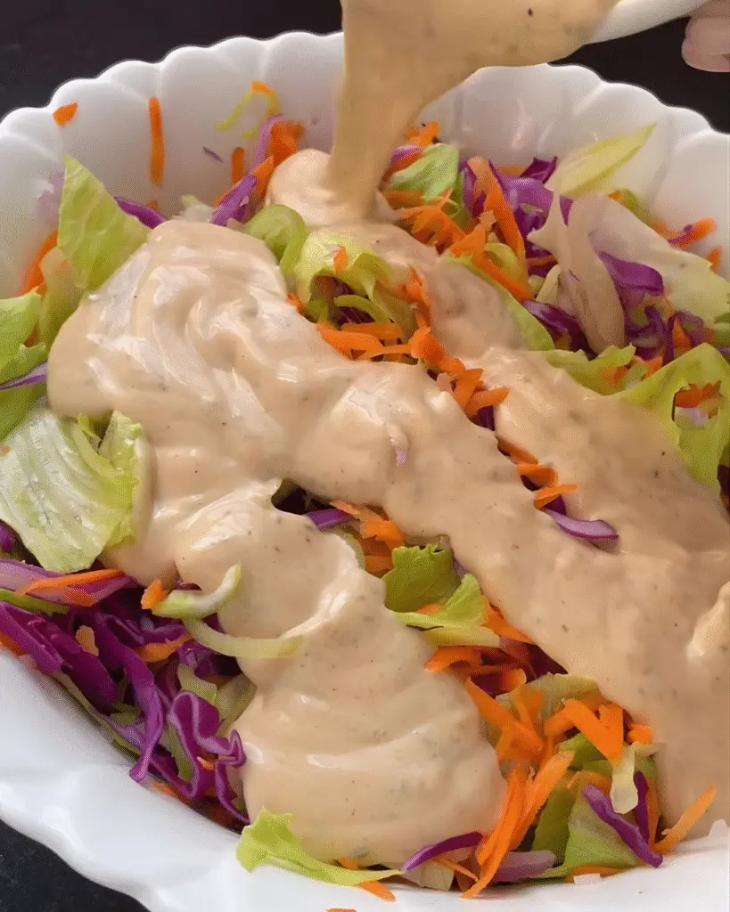 Salada no pote com molho